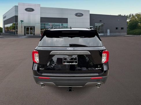 Used 2024 Ford Explorer XLT w/ Equipment Group 202A AWD/4WD image 8