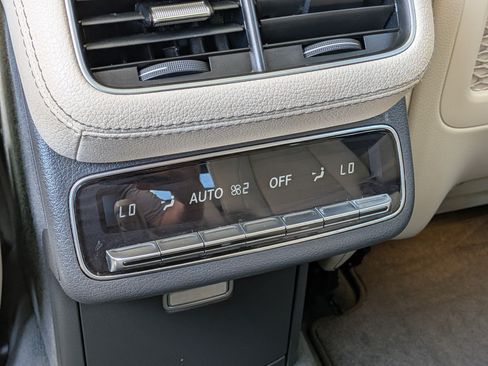 Used 2020 Mercedes-Benz GLS 450 4MATIC w/ Convenience Package image 17