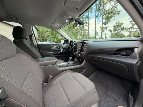 Used 2020 Chevrolet Traverse LT w/ LPO, Blackout Package FWD image 16