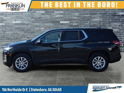 Used 2022 Chevrolet Traverse LS image 2