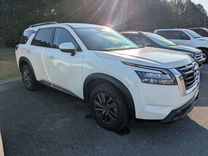 Used 2025 Nissan Pathfinder SV