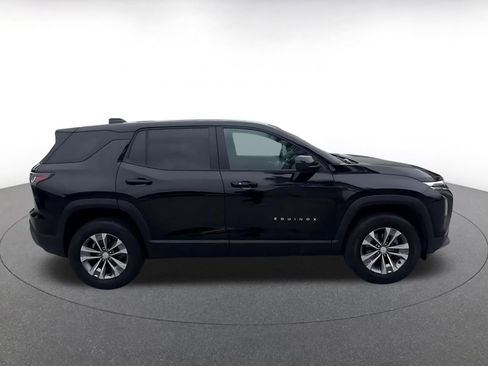 Used 2025 Chevrolet Equinox LT FWD image 16