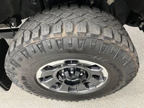 Used 2024 Ford F350 Platinum w/ Tremor Off-Road Package AWD/4WD image 18