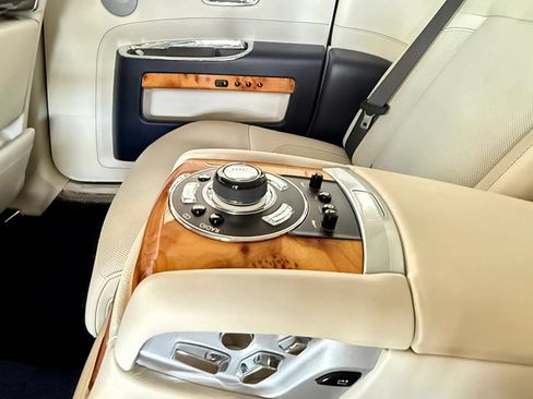 Used 2012 Rolls-Royce Ghost RWD image 25