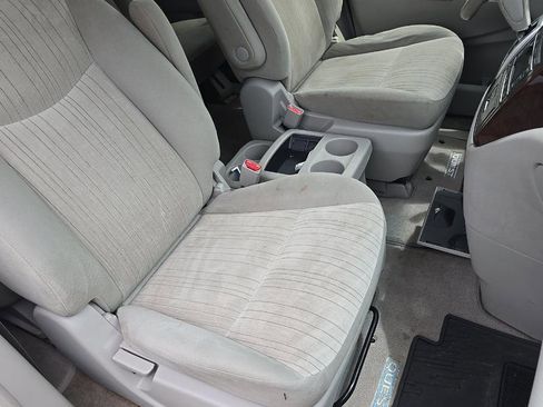 Used 2013 Nissan Quest SV FWD image 8