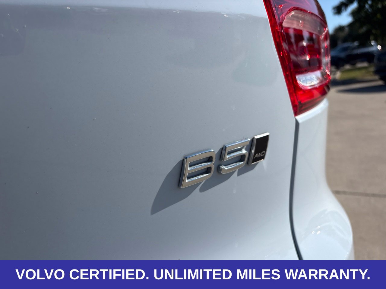 Certified 2024 Volvo XC40 B5 Plus w/ Protection Package Premier AWD/4WD image 12