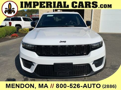 New 2025 Jeep Grand Cherokee Altitude image 4