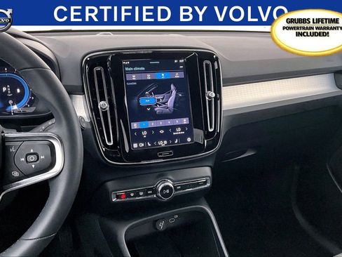 Used 2024 Volvo XC40 B5 Core image 9
