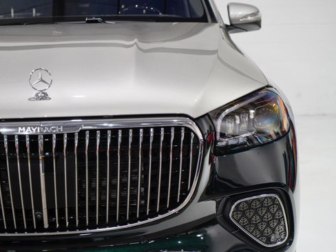 Used 2024 Mercedes-Benz Maybach GLS 600 4MATIC image 31