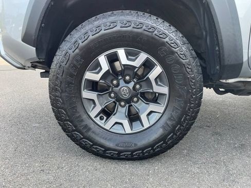 Used 2022 Toyota Tacoma TRD Off-Road AWD/4WD image 31