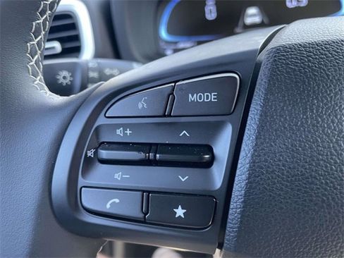 Certified 2025 Hyundai Venue Limited image 16