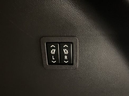 Used 2021 Buick Enclave Avenir w/ Avenir Technology Package image 14