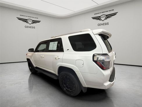 Used 2017 Toyota 4Runner SR5 AWD/4WD image 3