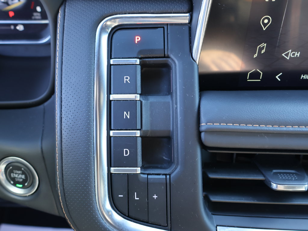 Used 2024 GMC Yukon AT4 w/ AT4 Premium Package AWD/4WD image 18