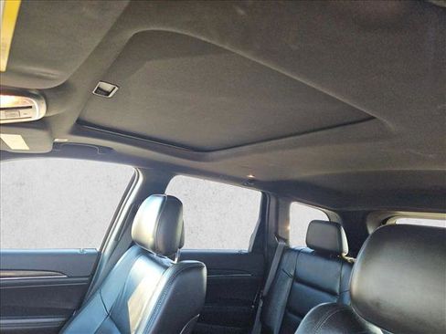 Used 2018 Jeep Grand Cherokee Limited image 16