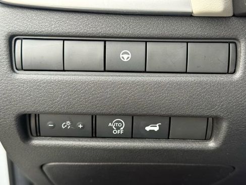 Used 2024 Nissan Rogue SV image 25