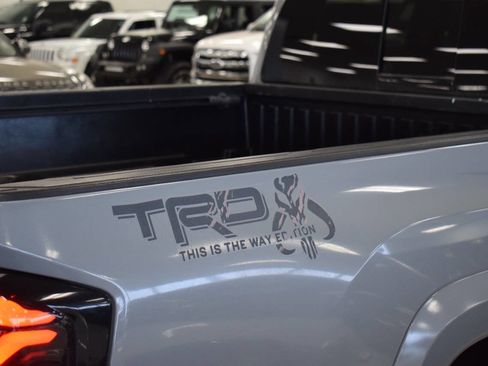 Used 2021 Toyota Tacoma TRD Sport w/ Technology Package image 17