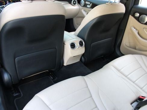 Used 2021 Mercedes-Benz C 300 Sedan image 10