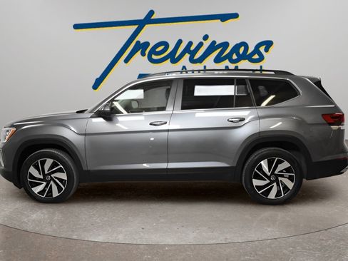 Used 2025 Volkswagen Atlas SE AWD/4WD image 11