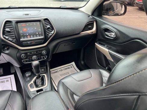 Used 2018 Jeep Cherokee Limited AWD/4WD image 30