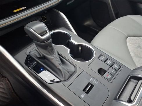 Used 2023 Toyota Highlander Bronze Edition image 16