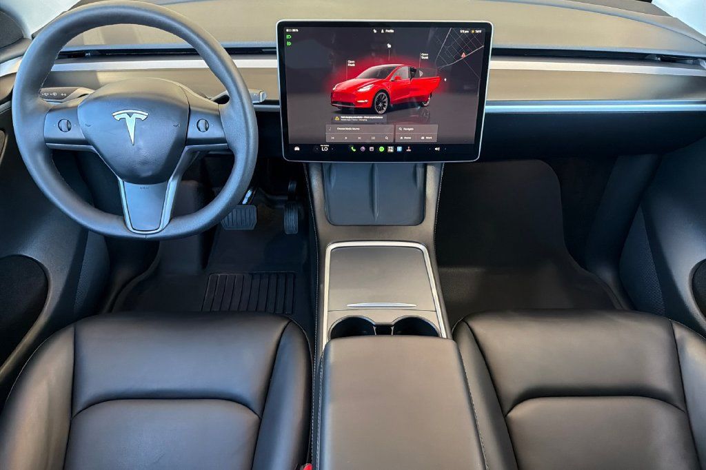 Used 2024 Tesla Model Y Long Range AWD/4WD image 11