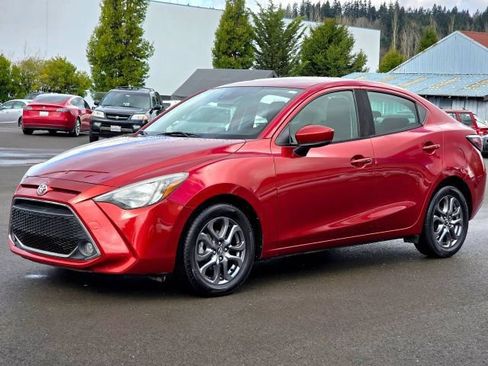 Used 2019 Toyota Yaris LE FWD image 3