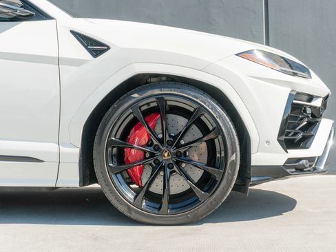 Used 2021 Lamborghini Urus AWD/4WD image 36