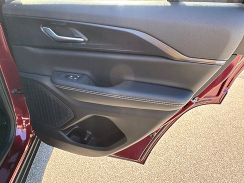 Used 2025 Jeep Grand Cherokee Altitude RWD image 19