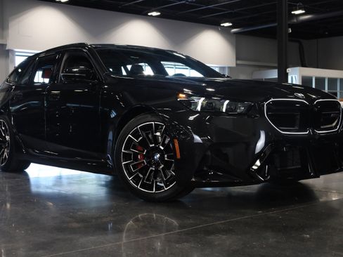 Used 2025 BMW M5 Touring w/ M Driver's Package image 2