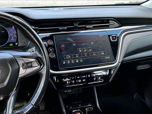 Certified 2022 Chevrolet Bolt EUV LT w/ Convenience Package image 14