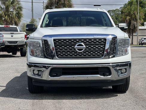 Used 2018 Nissan Titan SV AWD/4WD image 11