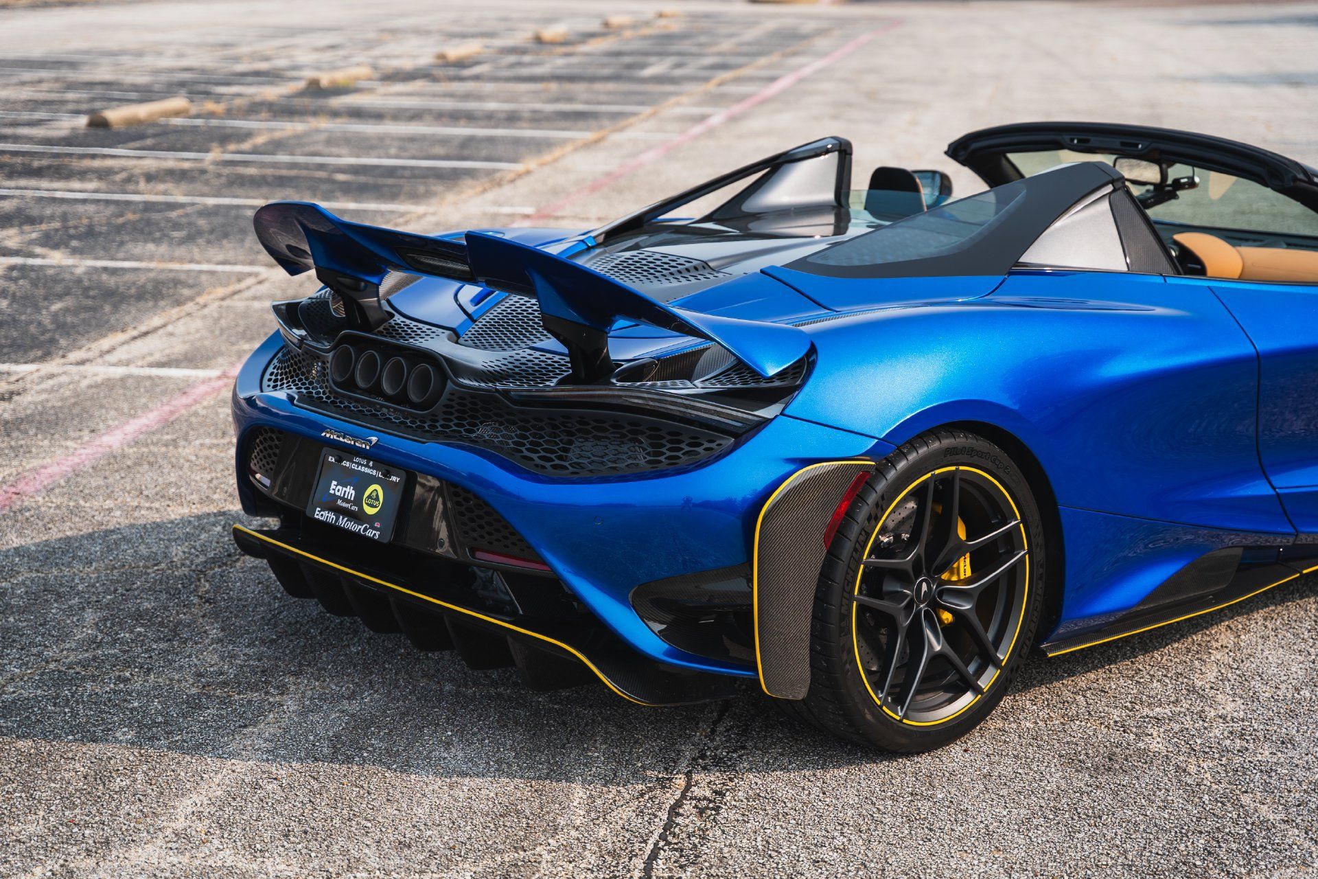 Used 2022 McLaren 765LT RWD image 19