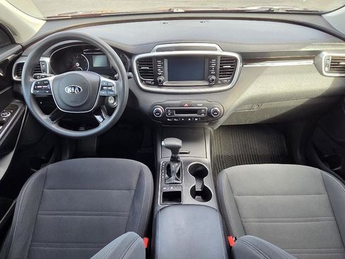 Used 2019 Kia Sorento AWD V6 image 20
