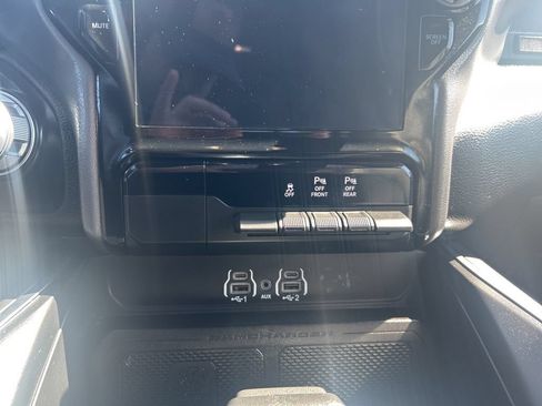 Used 2025 RAM 1500 Laramie AWD/4WD image 15