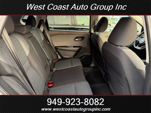 Used 2022 Nissan Rogue SV image 9