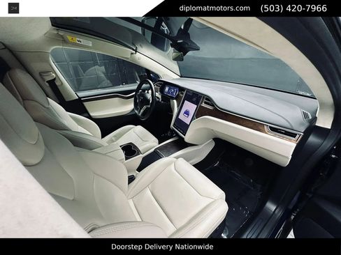 Used 2018 Tesla Model X 75D AWD/4WD image 11