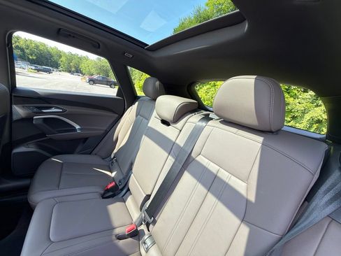 Used 2025 Audi Q5 Premium w/ Convenience Package AWD/4WD image 20