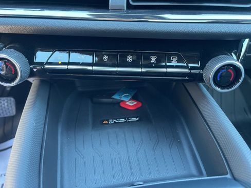 New 2025 Chevrolet Equinox EV RS w/ Convenience Package II image 28