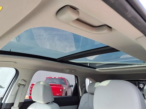 Used 2023 Kia Sorento S w/ Panoramic Sunroof Package FWD image 10