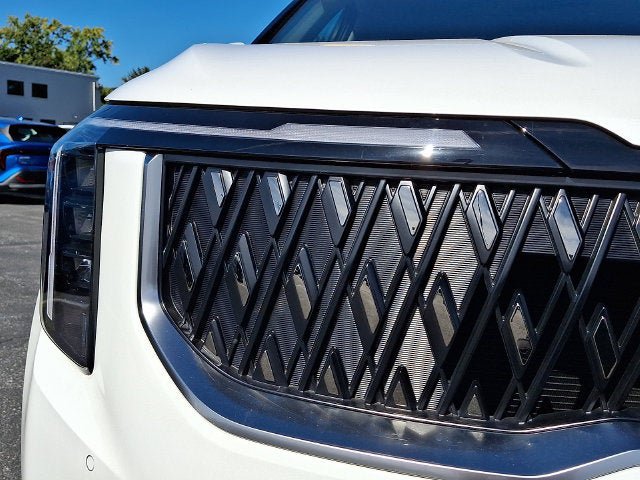 Certified 2026 Kia Carnival FWD image 9