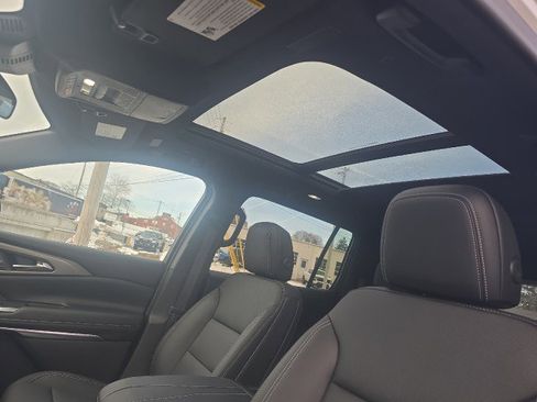 New 2026 Chevrolet Traverse LT w/ Sun and Wheel Package image 4