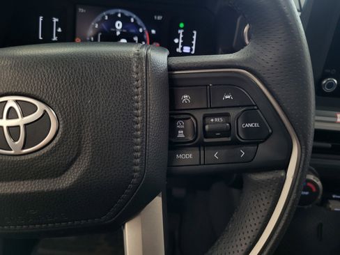 Used 2025 Toyota 4Runner SR5 AWD/4WD image 26