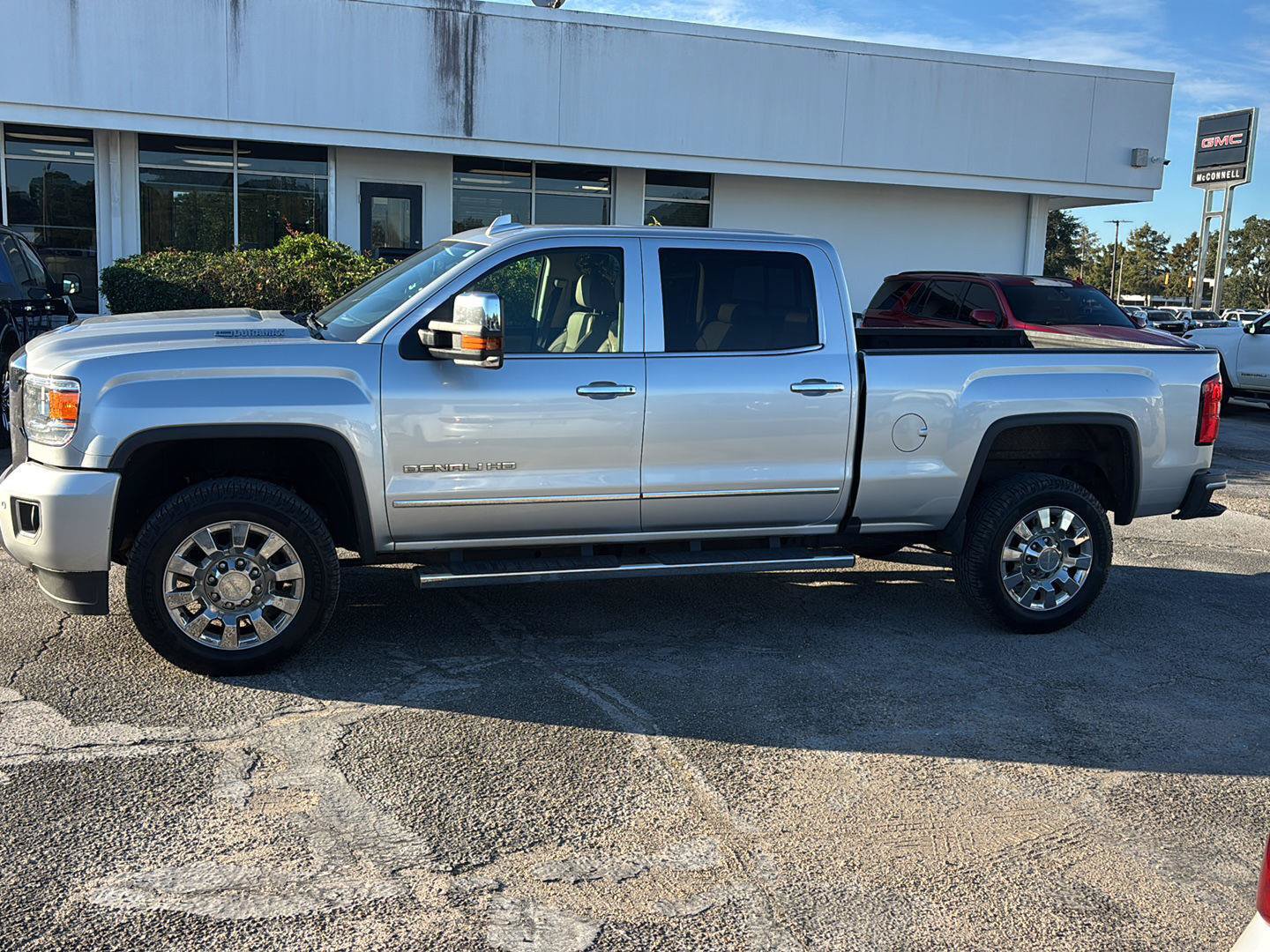 Used 2018 GMC Sierra 2500 Denali w/ Duramax Plus Package AWD/4WD image 4