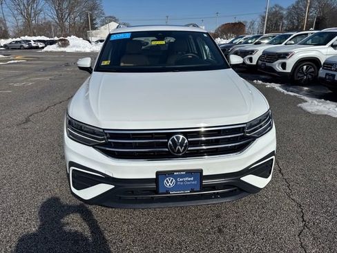Certified 2024 Volkswagen Tiguan SE w/ Panoramic Sunroof Package image 2