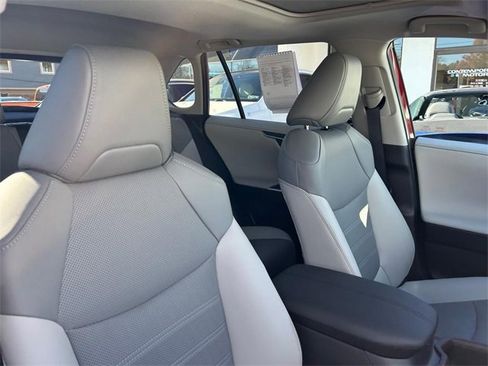 Used 2025 Toyota RAV4 Limited image 32