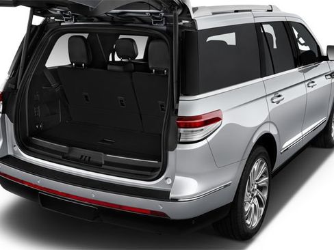 Used 2025 Lincoln Navigator Reserve w/ Jet Appearance Package AWD/4WD image 7