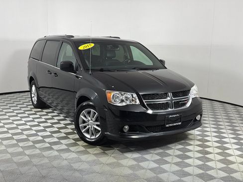Used 2019 Dodge Grand Caravan SXT FWD image 2