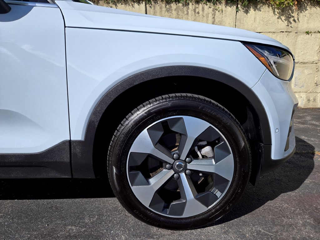 Used 2024 Volvo XC40 B5 Plus w/ Protection Package Premier AWD/4WD image 58