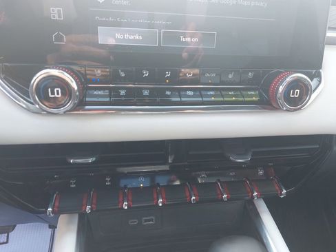 Used 2025 GMC Canyon AT4 w/ AT4X Package image 17